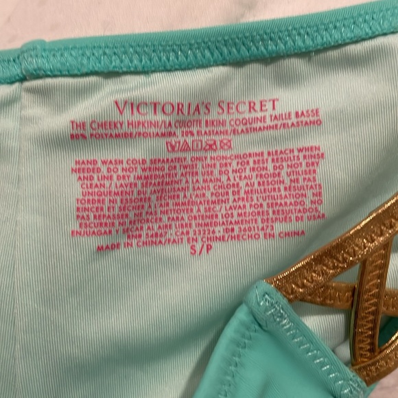 Bikini - Picture 2 of 4